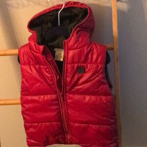 Calvin Klein Jeans hooded vest size 24M. Excellent preowned condition Defective